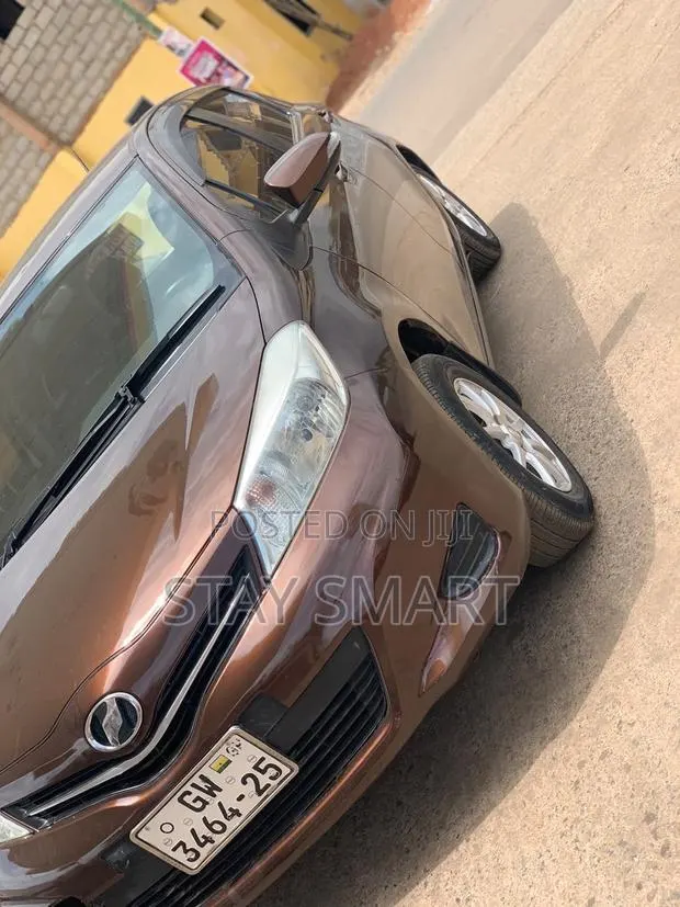 Toyota Vitz 2014 Brown · Photo 1