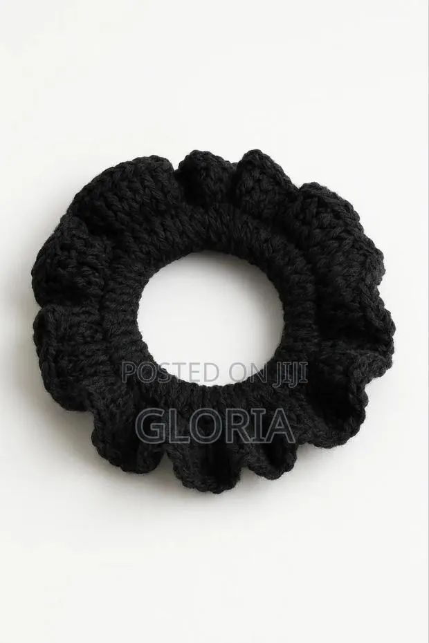 Crocheting Scrunchies · Photo 1