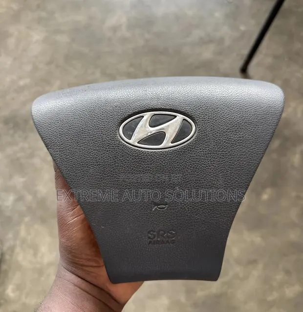 2011 Hyundai Sonata Driver Steering Wheel Horn Airbag · Photo 1