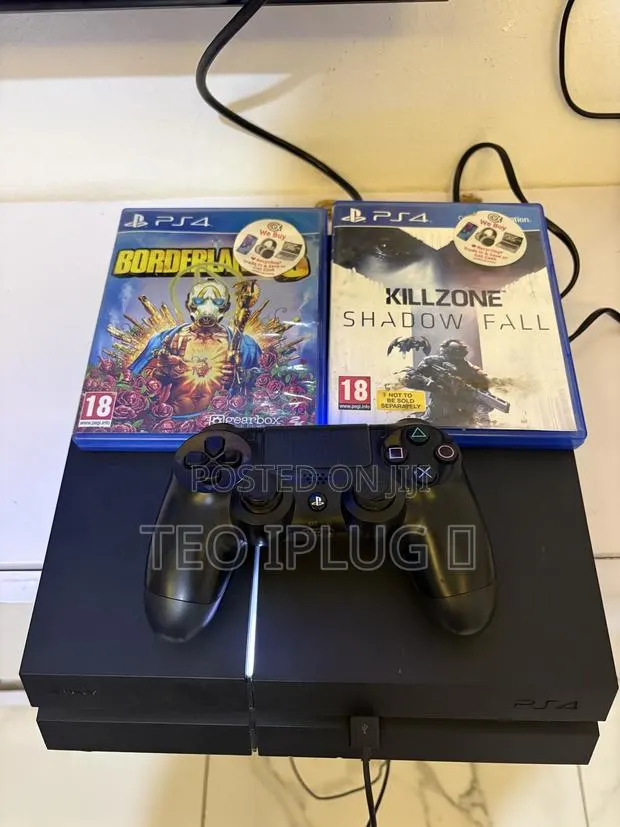 Sony PlayStation 4 (PS4) With 10 Games · Photo 1