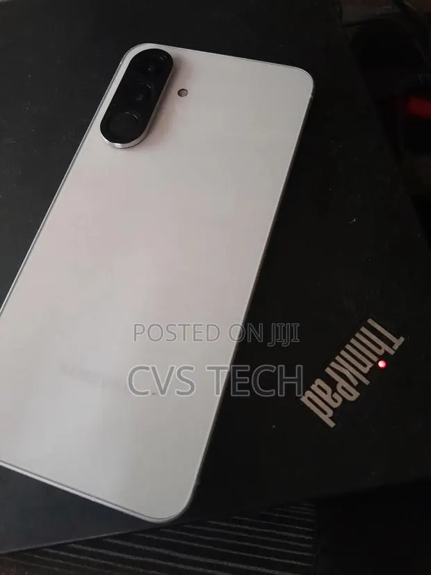 Samsung Galaxy A56 128 GB White · Photo 1