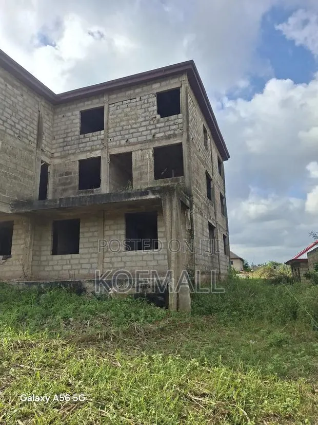 52 Bedroom House · Photo 1