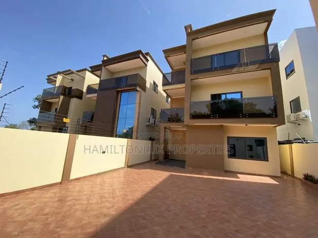 5bdrm Mansion in East Legon, Boundary Road Area for rent · Photo 1