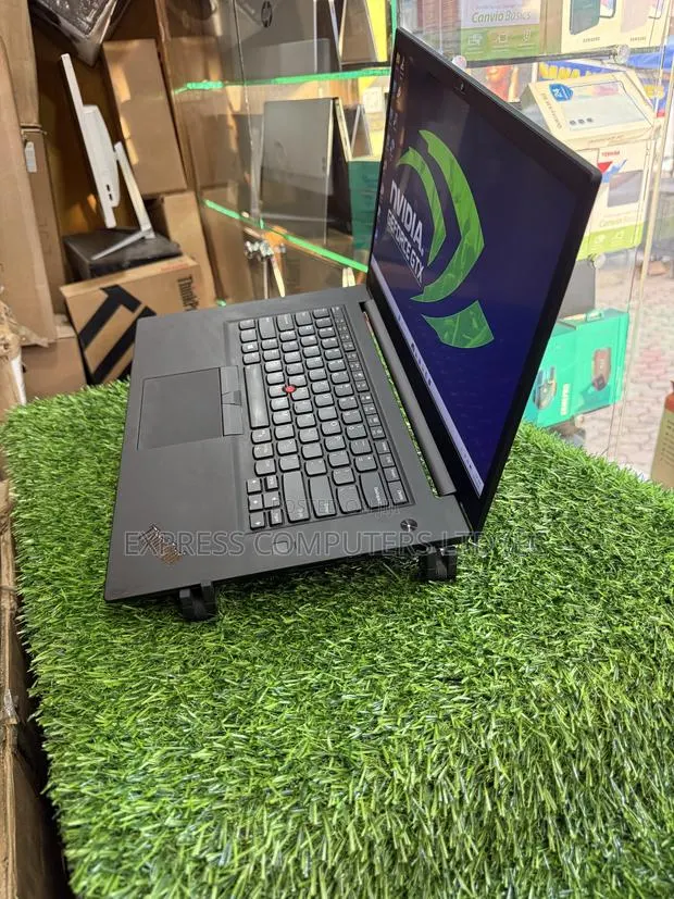 Laptop Lenovo ThinkPad X1 Carbon 16GB Intel Core i7 SSD 512GB · Photo 1
