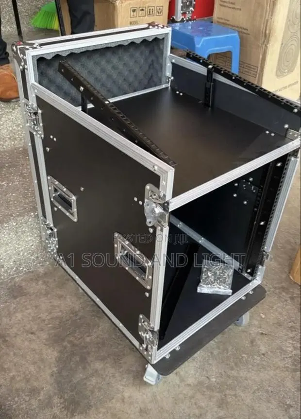 16U Long Board Amplifier Rack · Photo 1
