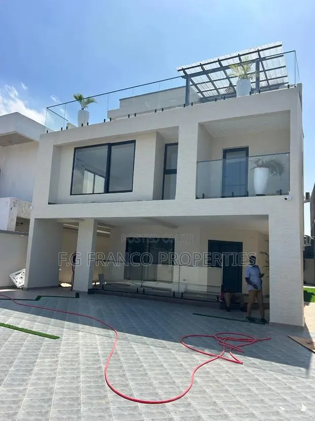 4bdrm House in Kg.Franco Properties, Airport Residential Area for sale · Photo 1