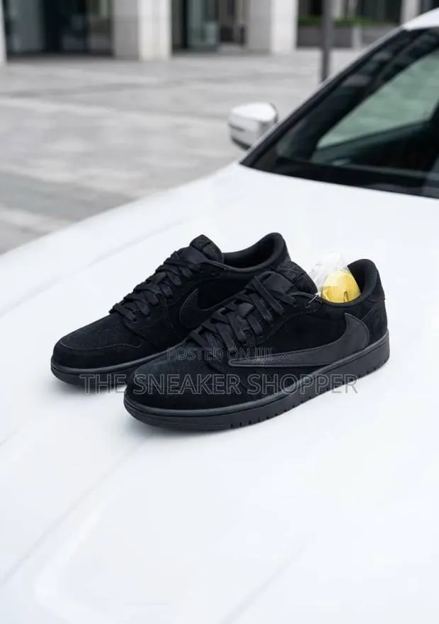 Jordan 1 Low Black Cat · Photo 1