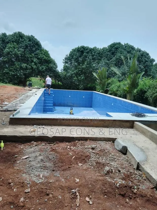 Swimming Pool · Photo 1
