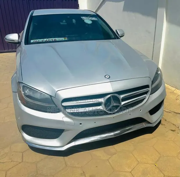 Mercedes-Benz C300 Sport 4Matic Sedan AWD (2.0L 4cyl 7A) 2017 Silver · Photo 1