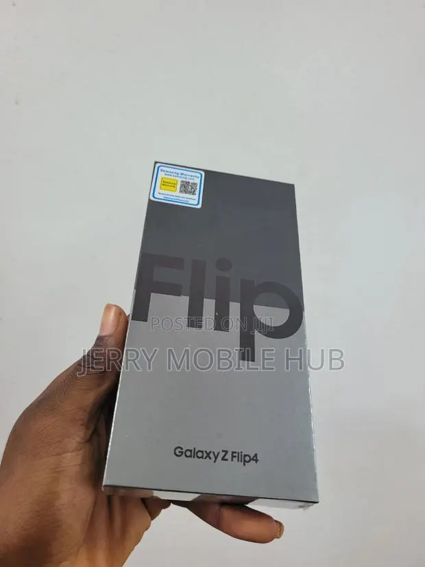 New Samsung Galaxy Z Flip4 256 GB · Photo 1