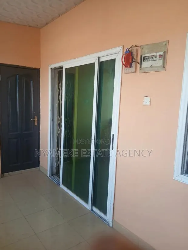 3bdrm Apartment in Atomic, Exhibition for rent · Photo 1