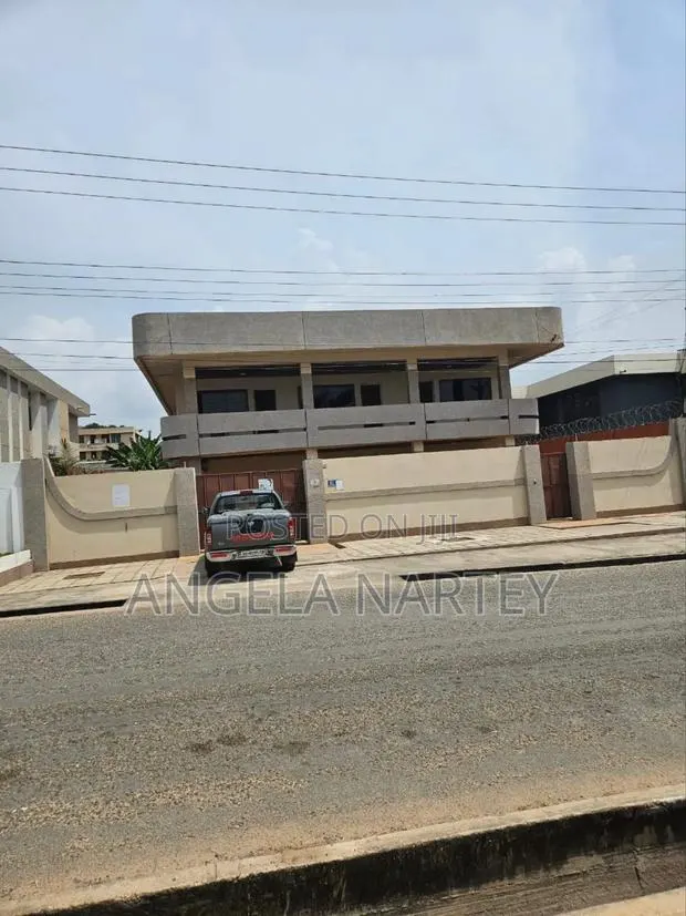 7bdrm House in Achimota for sale · Photo 1