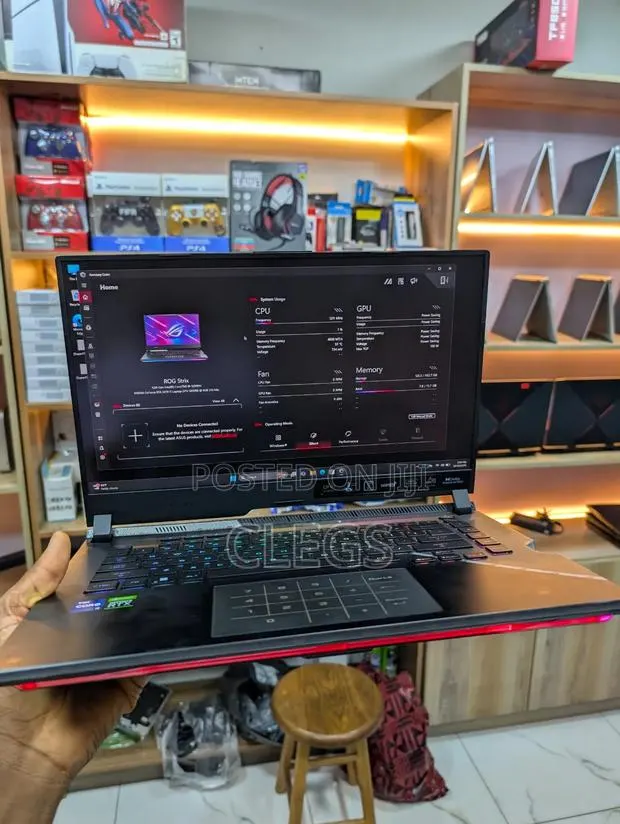 Laptop Asus ROG Strix SCAR 15 16GB Intel Core i9 SSD 1T · Photo 1