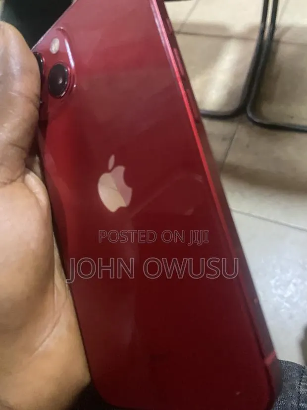 Apple iPhone 13 128 GB Red · Photo 1