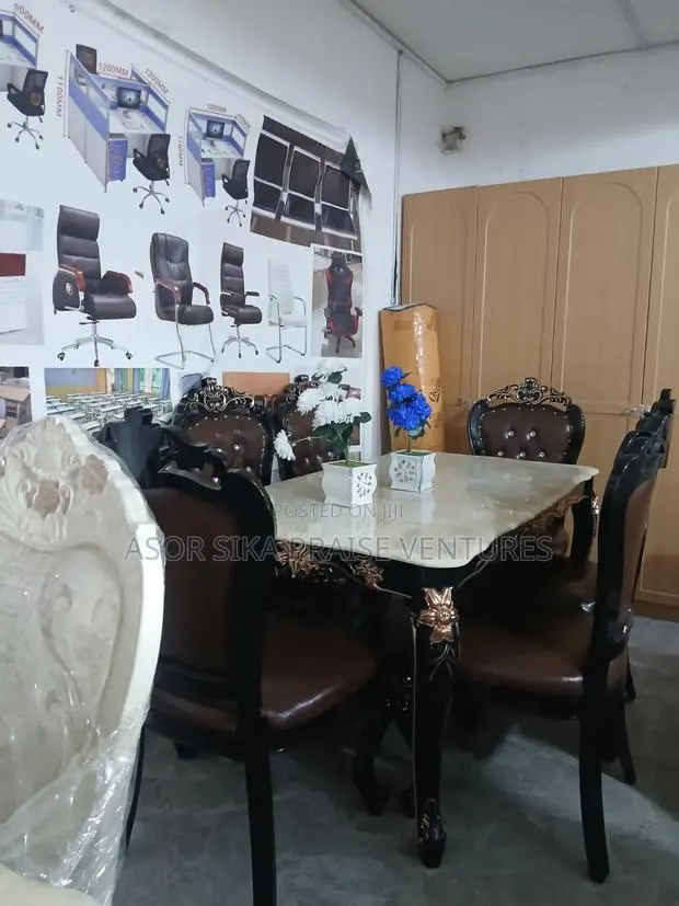 Marble Dinning Chair and Table · Photo 1