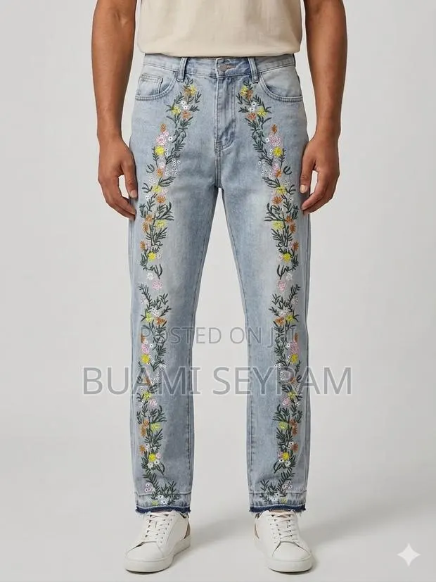 Men Classic Jeans · Photo 1