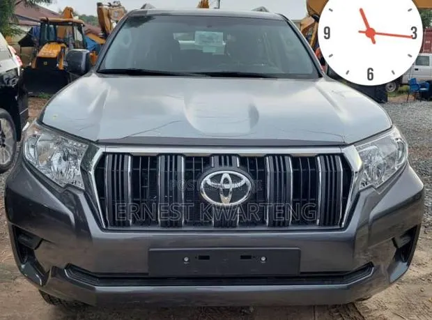 New Toyota Land Cruiser Prado 2.8 2023 Silver · Photo 1