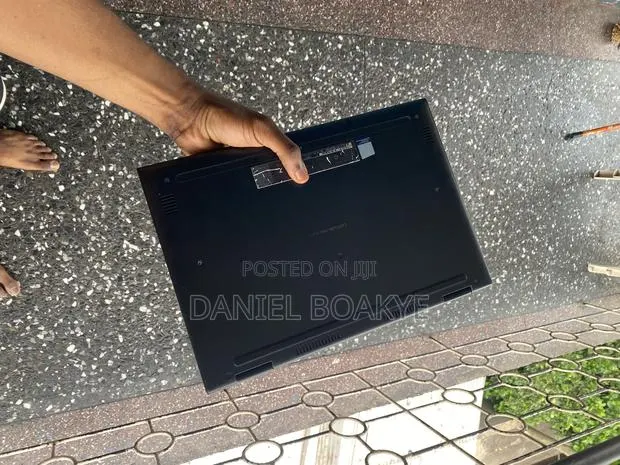 Laptop Dell Latitude 3390 8GB Intel Core i5 SSD 256GB · Photo 1