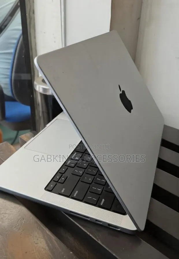 Laptop Apple MacBook Pro 2025 M5 16GB Apple M5 SSD 1T · Photo 1
