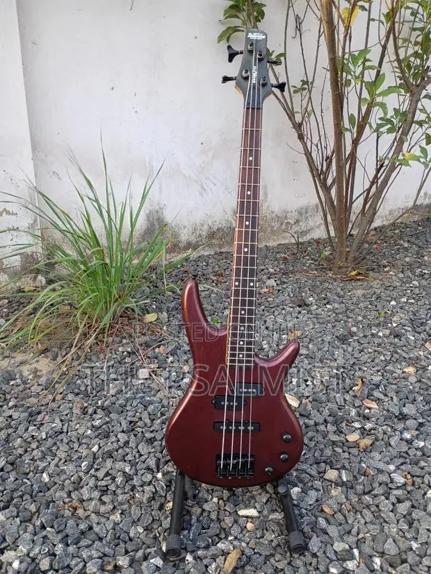 Ibanez Mikro GSRM20 Gio Soundgear Mini 4STRINGS Bass Guitar · Photo 1