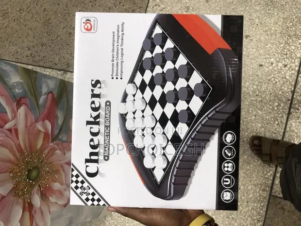 Checkers Magnetic Board · Photo 1