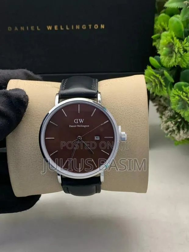 Daniel Wellington Watch in Box · Photo 1