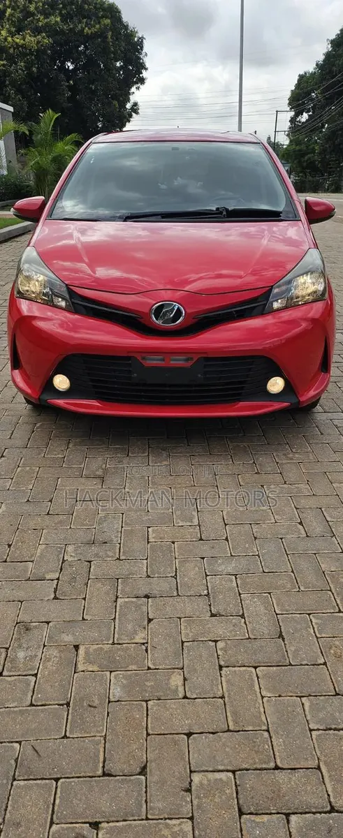 Toyota Vitz 2015 Red · Photo 1