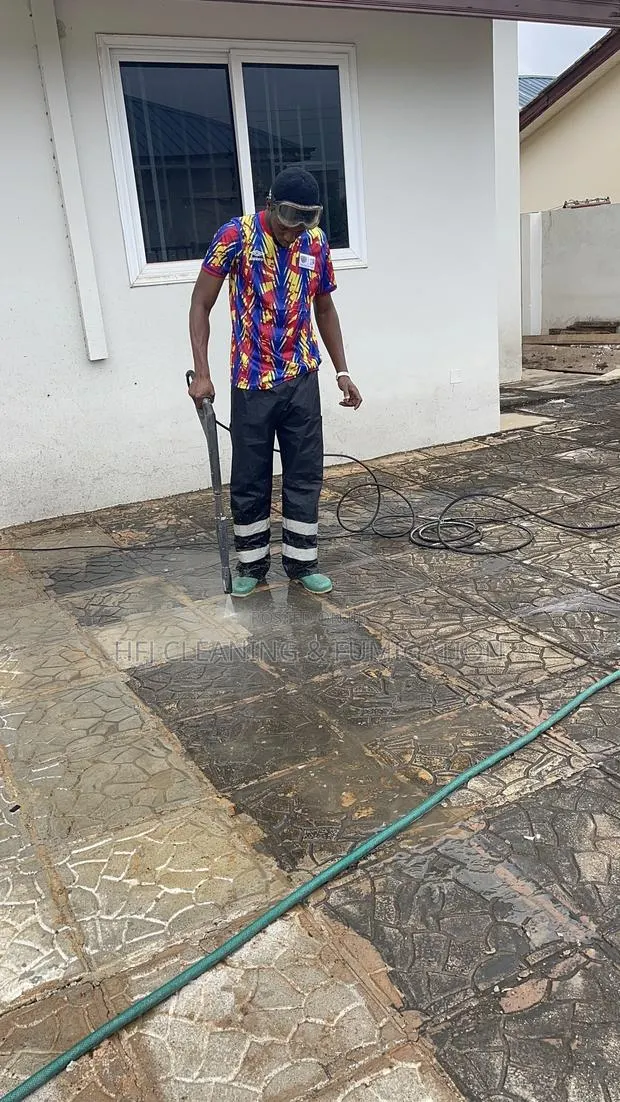 Compound Pressure Washing · Photo 1
