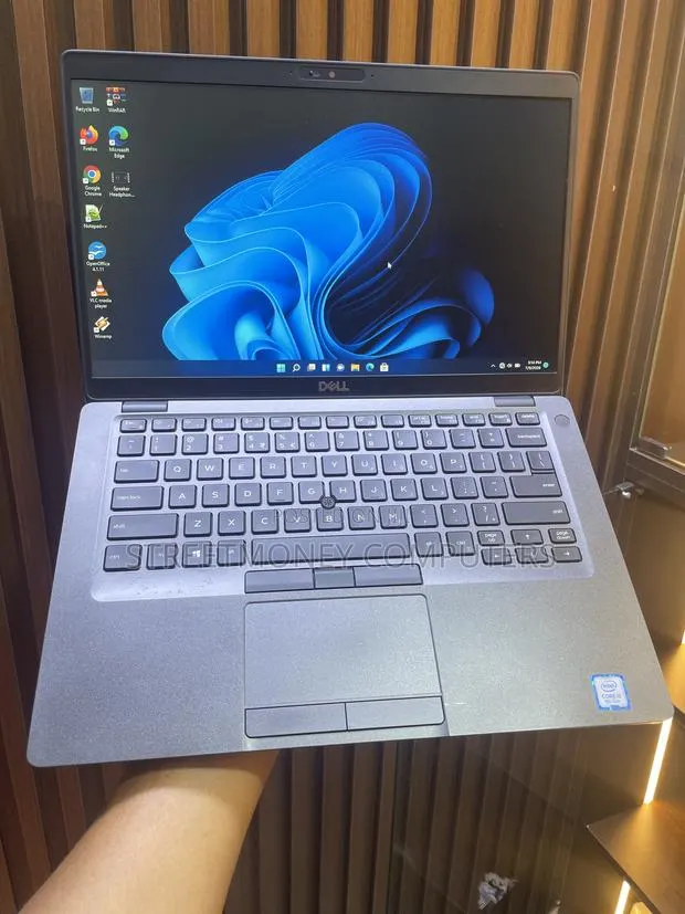 Laptop Dell Latitude 5400 8GB Intel Core i5 SSD 256GB · Photo 1