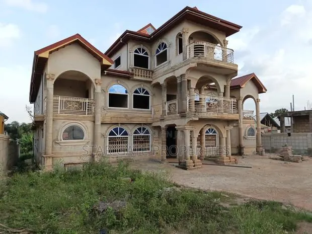 20bdrm House in Kwabre for sale · Photo 1