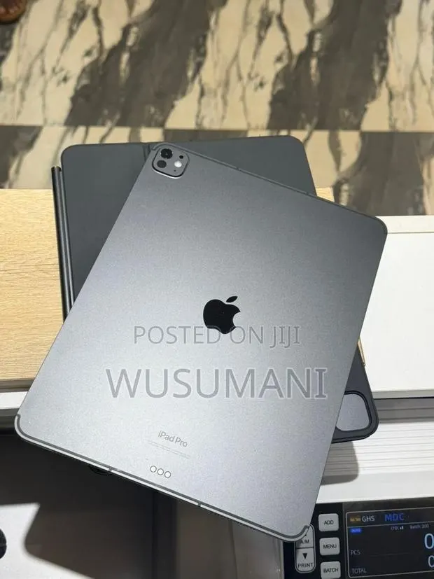 Apple iPad Pro 13 (2024) 128 GB Gray · Photo 1
