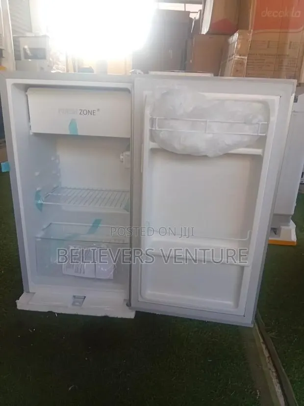 Gold Star Refrigerator – Perfect for Home Office · Photo 1