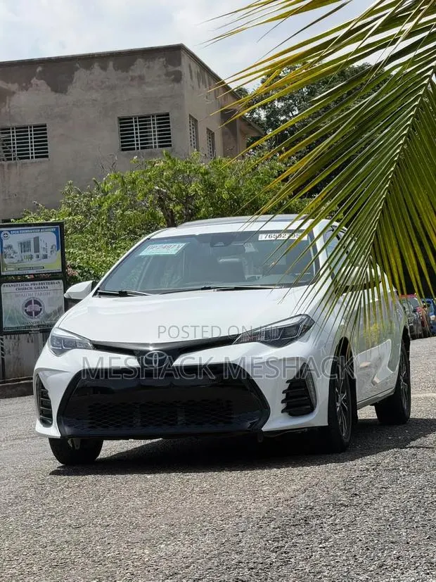 Toyota Corolla 2018 White · Photo 1