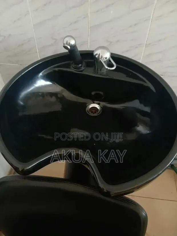 Hair Washing Basin and Chair · Photo 2