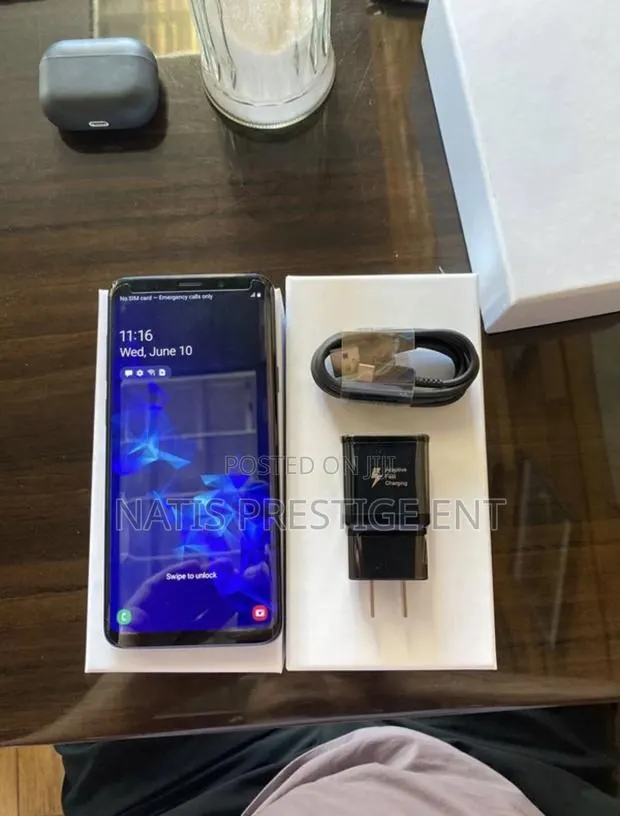 New Samsung Galaxy S9 Plus 64 GB Black · Photo 1