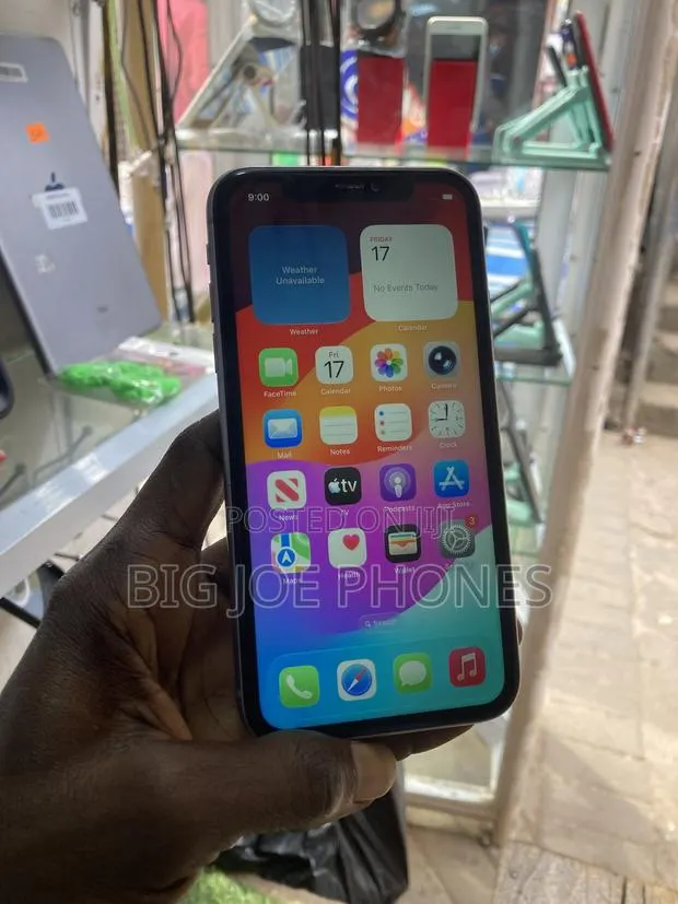Apple iPhone 11 64 GB Purple · Photo 1