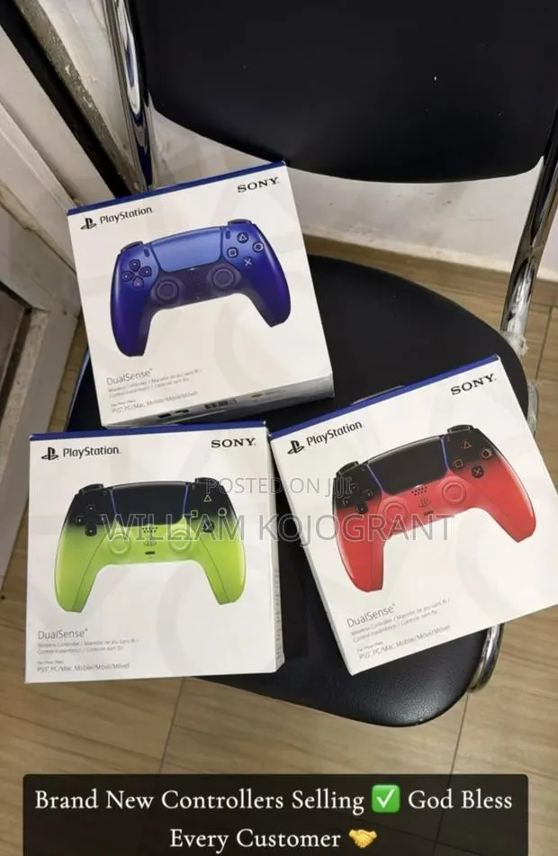 PS5 Controllers · Photo 1