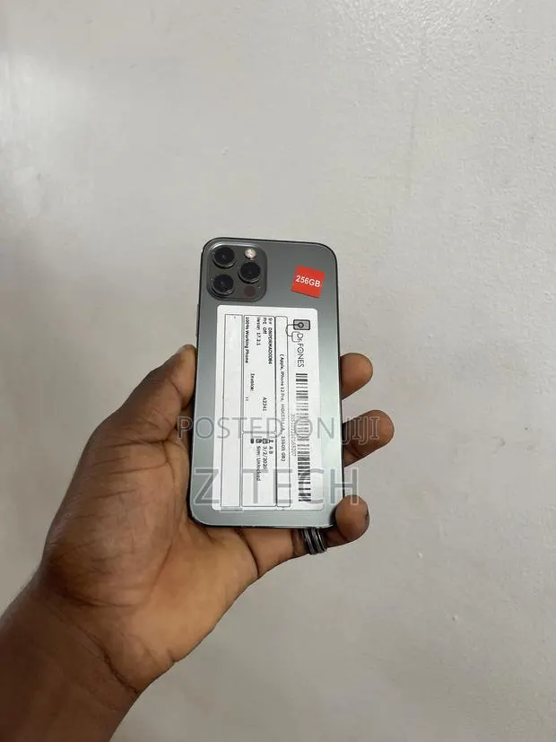 New Apple iPhone 12 Pro 256 GB Black · Photo 1