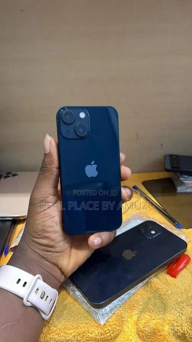 Apple iPhone 13 128 GB Black · Photo 1