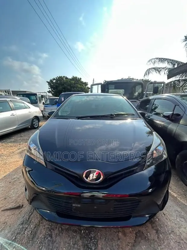 Toyota Vitz 2015 Black · Photo 1