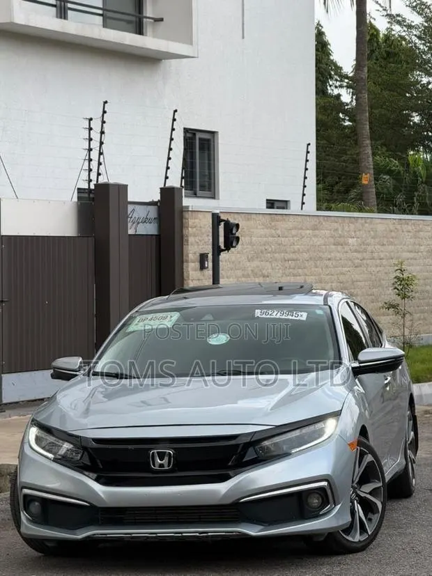 Honda Civic Touring Sedan 2020 Silver · Photo 1