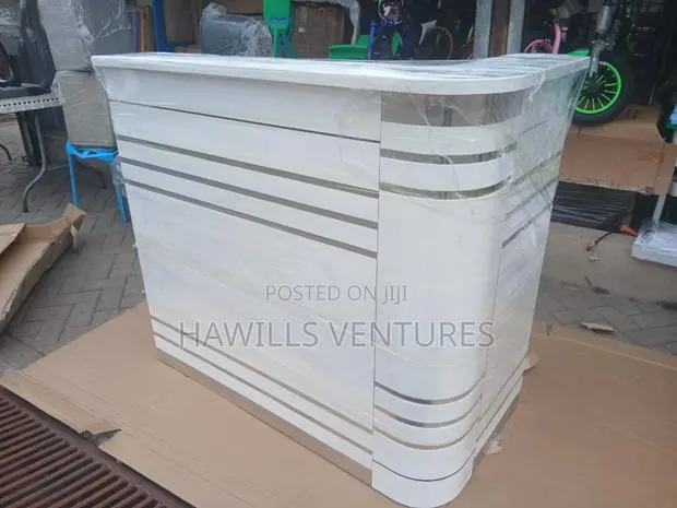 White and Silver Striped Reception Desk (120*60*110cm) · Photo 1