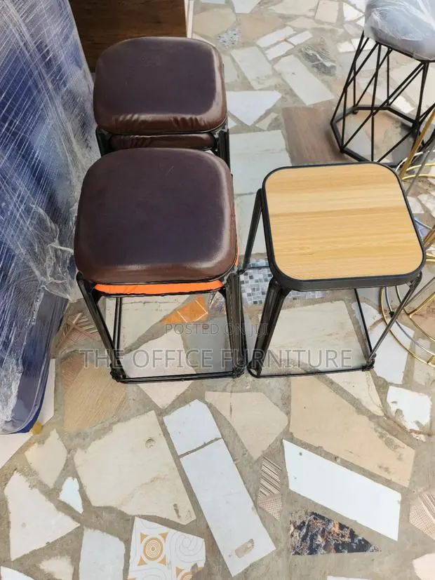Vintage Stool · Photo 1