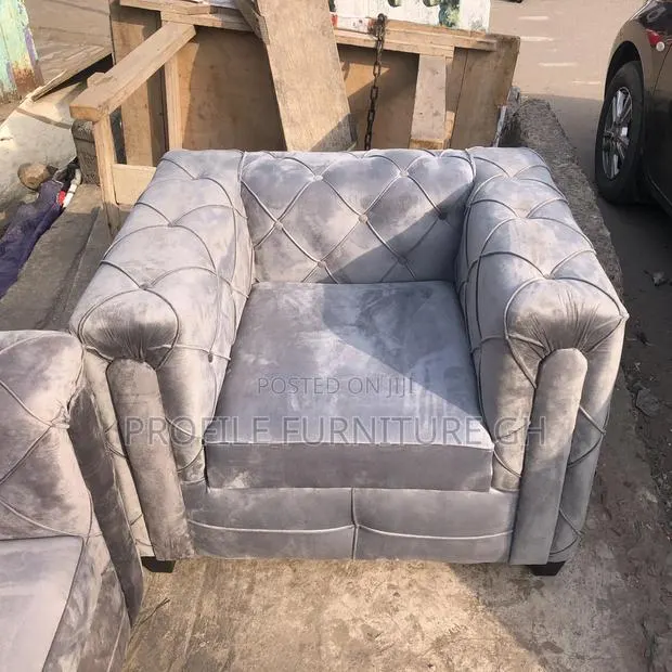 Modern Erstwhile Single Sofa//Very Strong · Photo 1