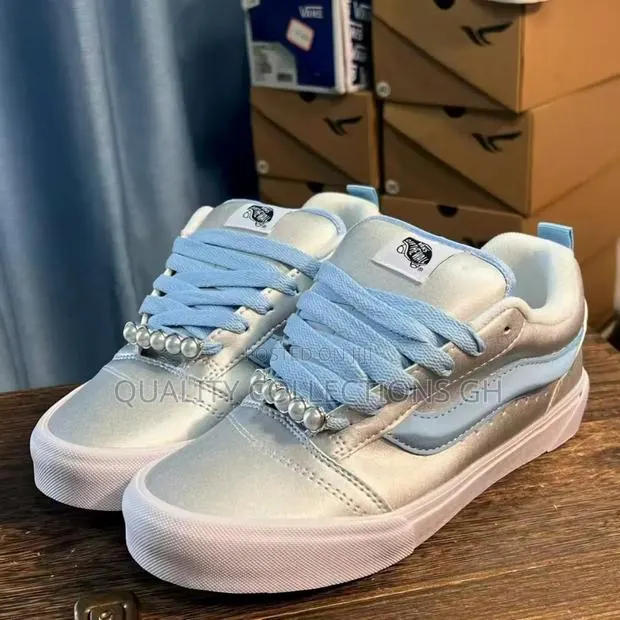 Vans Knu White and Silver · Photo 1