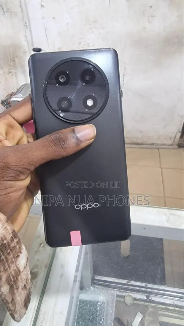 New Oppo A2 Pro 256 GB Black · Photo 1
