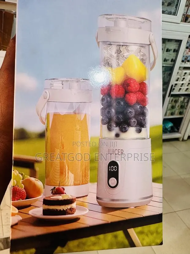 Portable Rechargeable USB Juicer Blender With a Digital LED Battery · Photo 1