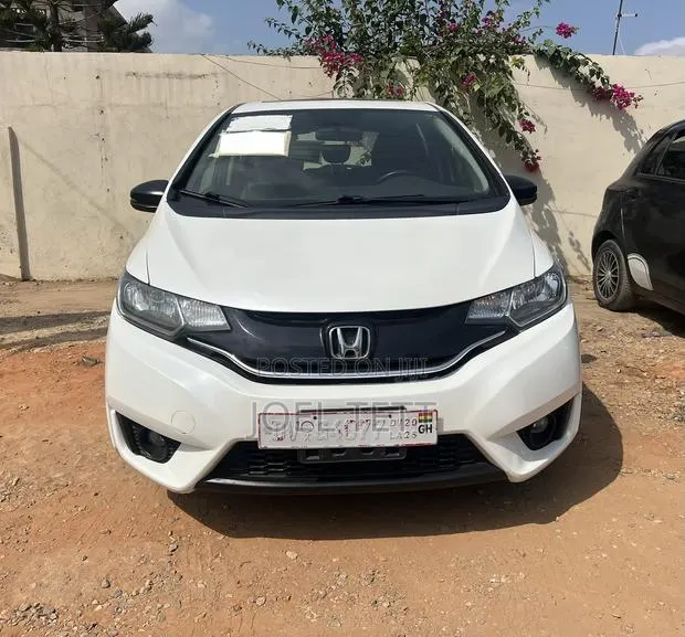 Honda Fit 2015 White · Photo 1
