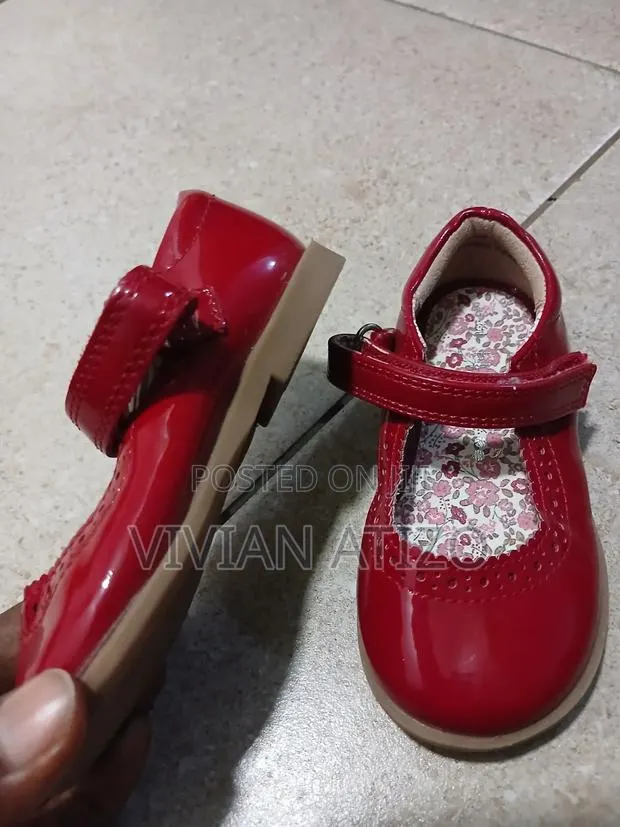 Kids Shoes · Photo 1
