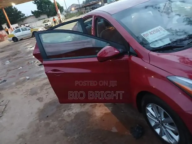 Hyundai Elantra SE 4dr Sedan (1.8L 4cyl 6M) 2015 Red · Photo 1